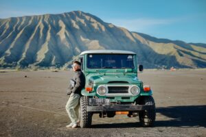 Read more about the article Sewa Jeep di Bromo Berapa? Panduan Lengkap Harga, Rute, dan Tips Hemat